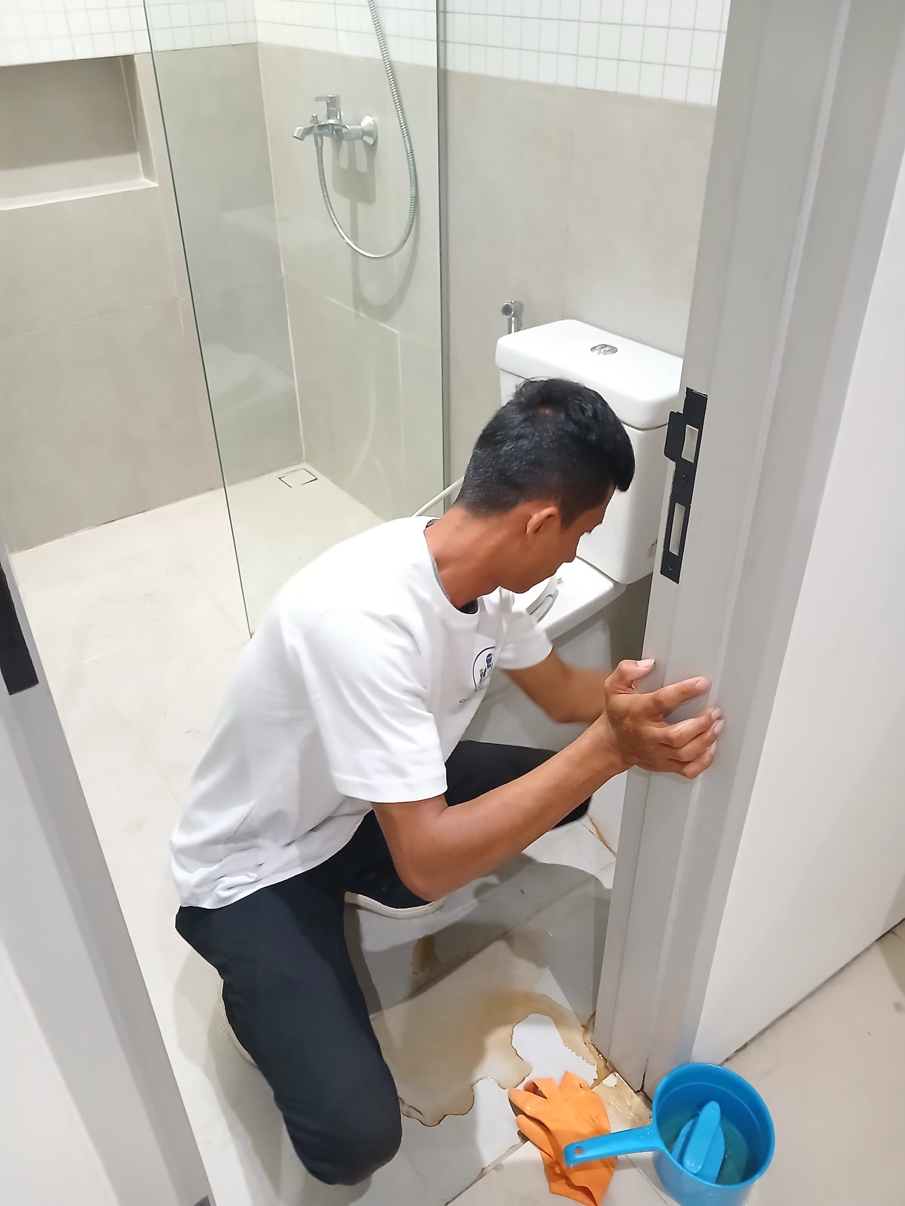Deep Cleaning Kamar Mandi